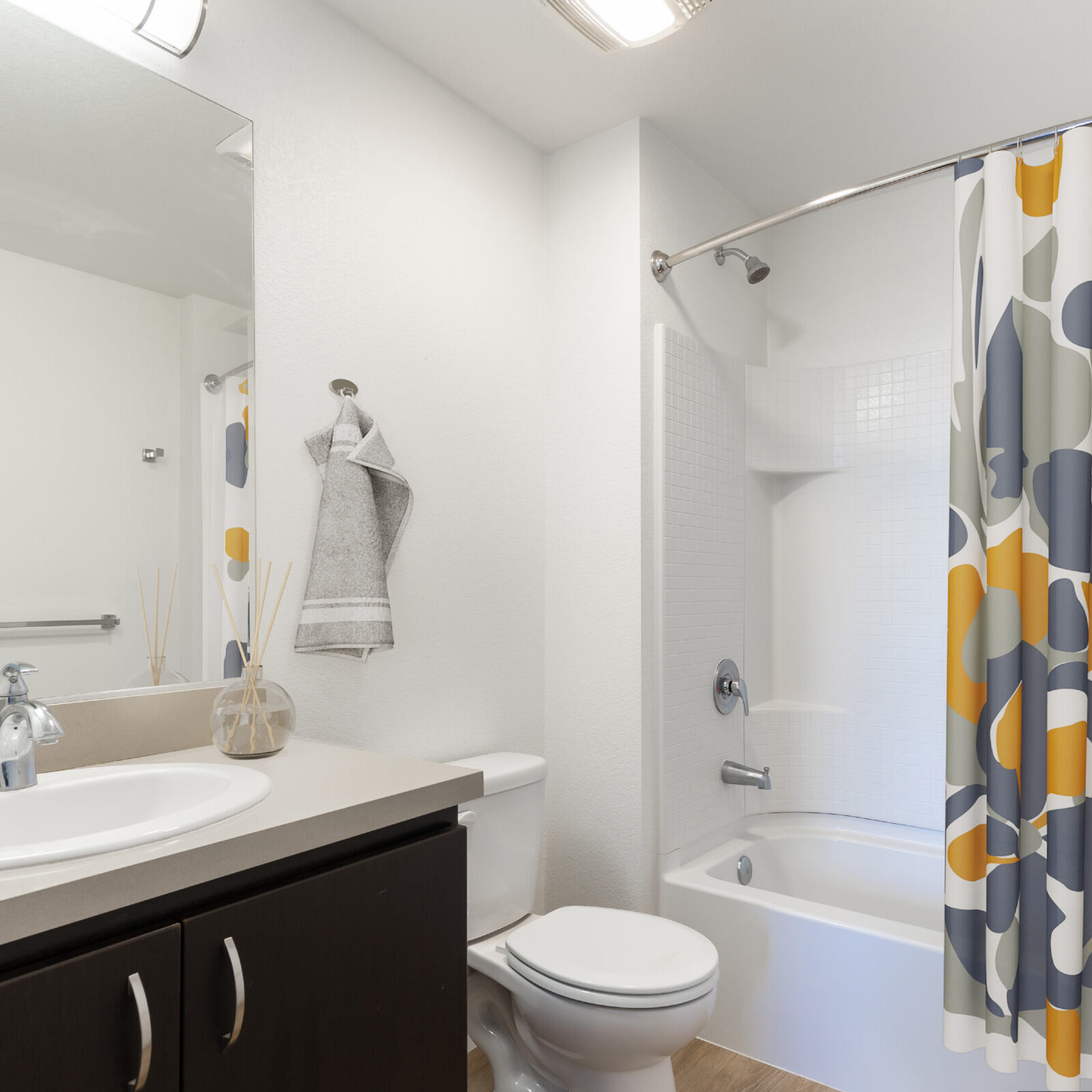 27 North - Modern Bathroom