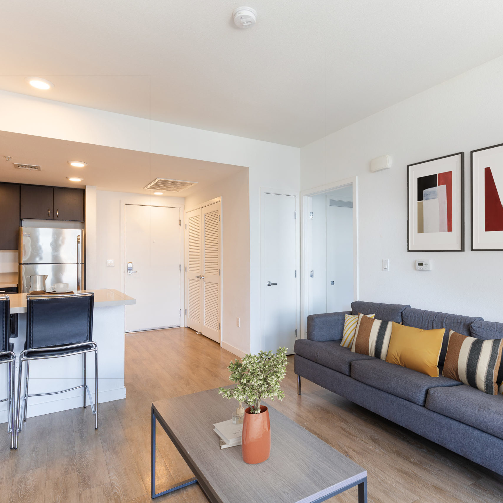 27 North - Fully-Furnished Apartments