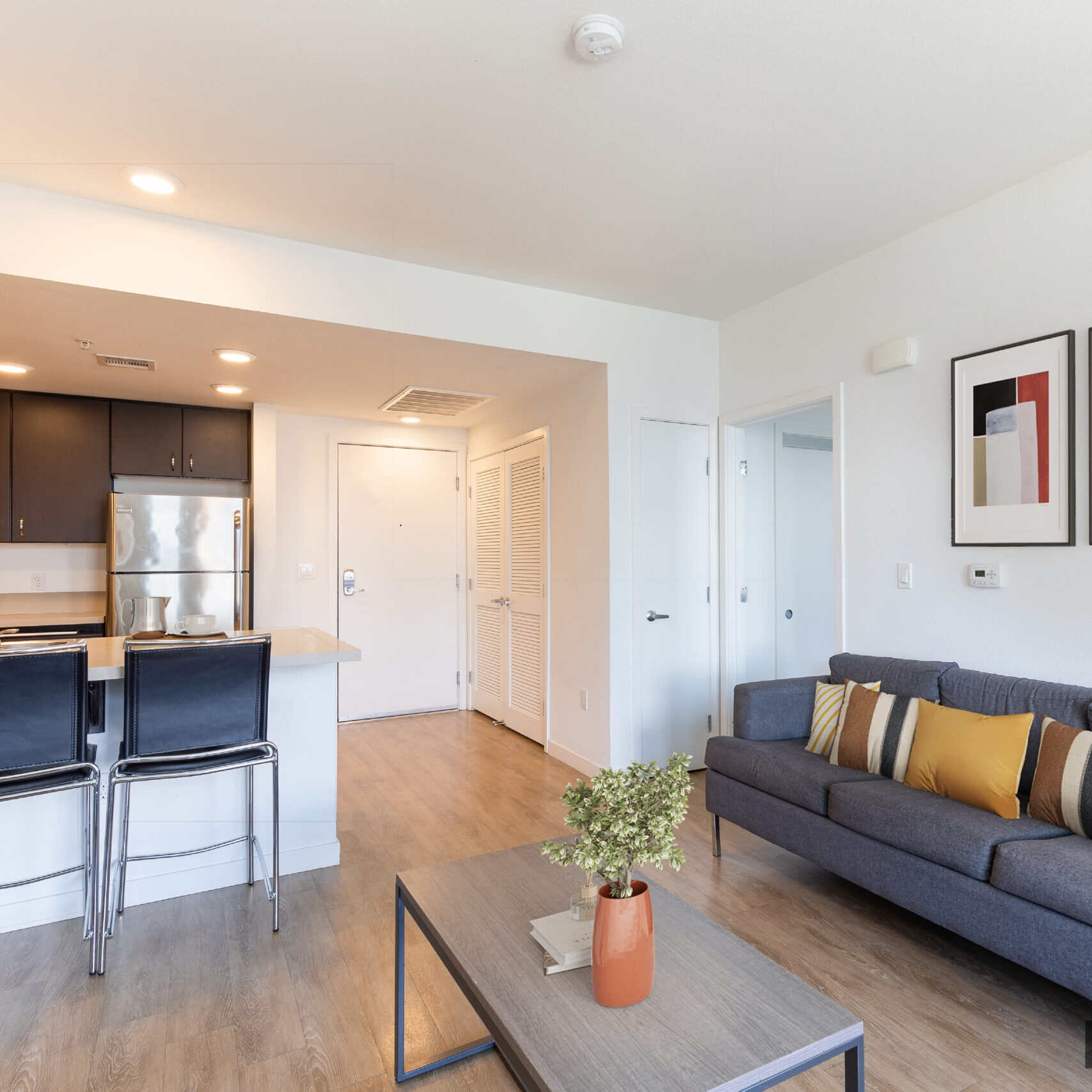 27 North - Fully-Furnished Apartments